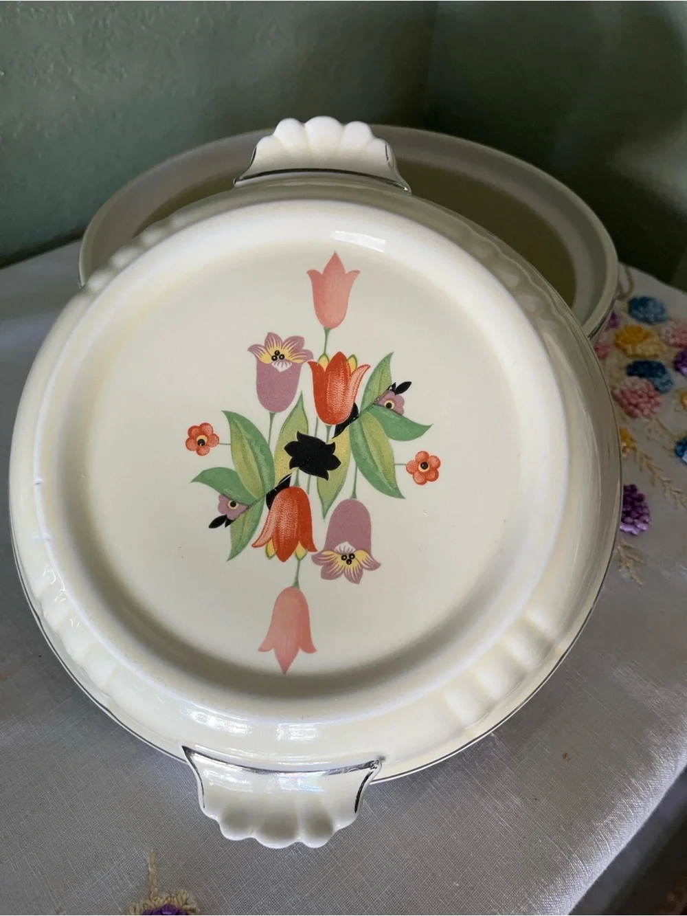 Vintage Hall’s Superior Covered Casserole – Radiance Shape Crocus/Tulip UV